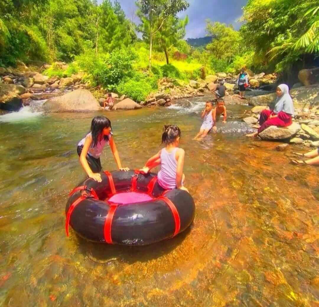 River tubing di Cidahu Sukabumi, Susur sungai Cidahu Sukabumi, Outbound dan river tubing di Sukabumi, Bhumi Cantigi Camp, Tempat outbound terbaik di Cidahu, Jakarta ke Cidahu Sukabumi 2 jam, Aktivitas seru di Cidahu Sukabumi, river tubing di bhumi cantigi