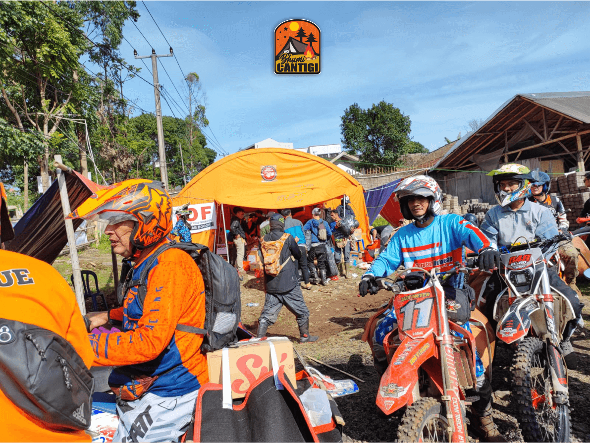 tim relawan bhumi cantigi, relawan cantigi, gempa cianjur, aksi kemanusiaan, tim trail iof bogor, komunitas outdoor, aksi kemanusiaan, kegiatan sosial komunitas, charity camp komunitas, peran komunitas outdoor dalam kegiatan sosial, komunitas pecinta alam peduli kemanusiaan, aksi sosial komunitas outdoor, charity camp komunitas pecinta alam