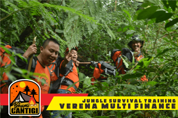 pelatihan jungle survival di Gunung Salak