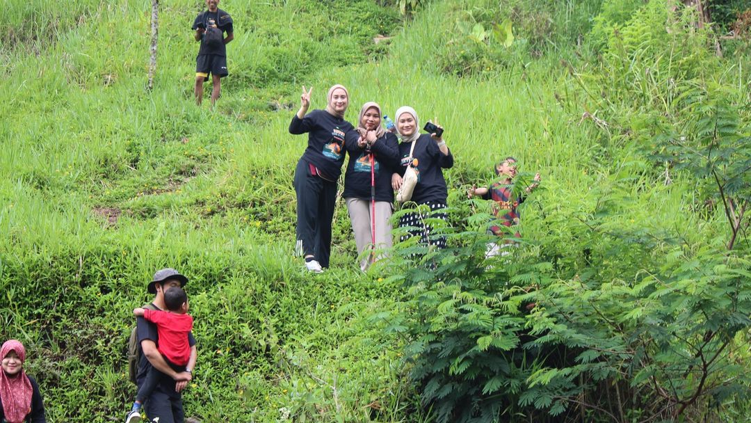 Kegiatan camping di Cidahu, aktivitas seru saat camping di Cidahu, pengalaman camping di Cidahu Sukabumi, tempat camping keluarga di Cidahu, outbound dan team building di Cidahu, camping ground terbaik di Jawa Barat, Jalur trekking bhumi cantigi, camping cidahu, outing kantor di bumi cantigi