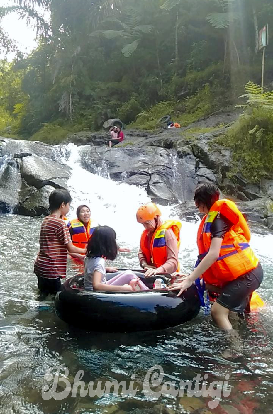 River tubing di Cidahu Sukabumi, Susur sungai Cidahu Sukabumi, Outbound dan river tubing di Sukabumi, Bhumi Cantigi Camp, Tempat outbound terbaik di Cidahu, Jakarta ke Cidahu Sukabumi 2 jam, Aktivitas seru di Cidahu Sukabumi, Camping keluarga di Cidahu, Camping ground nyaman di Sukabumi, Lokasi camping keluarga dekat Jakarta, Bhumi Cantigi Camp Cidahu, Camping keluarga aman dan nyaman. Tempat camping terbaik di Sukabumi, lokasi camping ramah anak bogor, lokasi camping ramah anak dekat jakarta